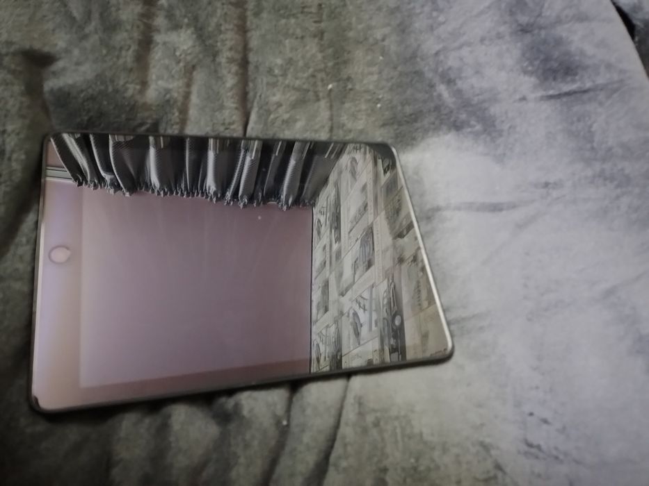 Продаю IPad 6-поколения