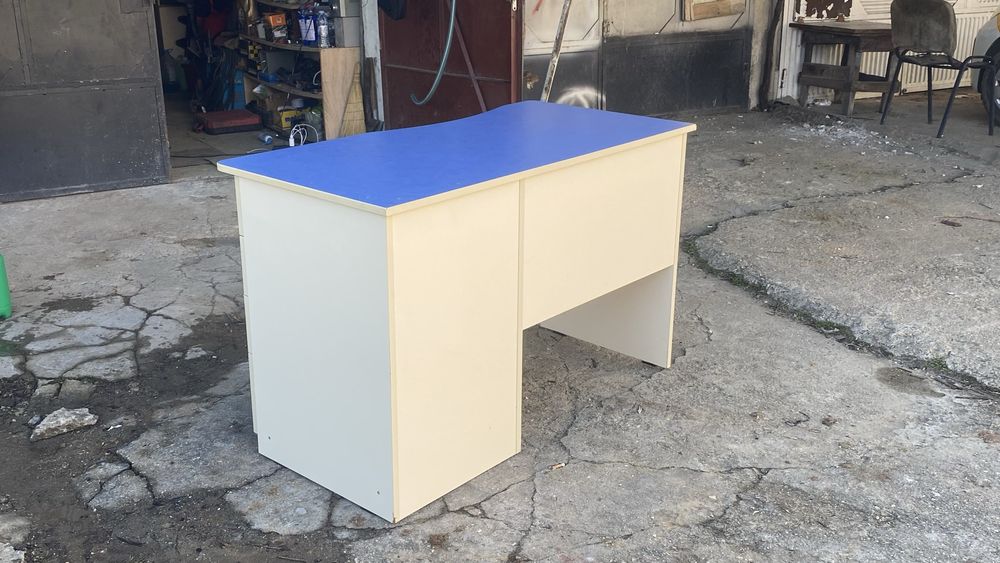 Практично компютърно/ученическо бюро с 4 чекмеджета