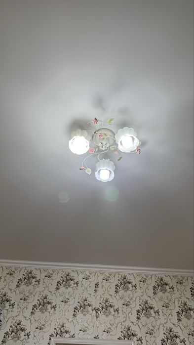 Продам люстру в отличном состоянии