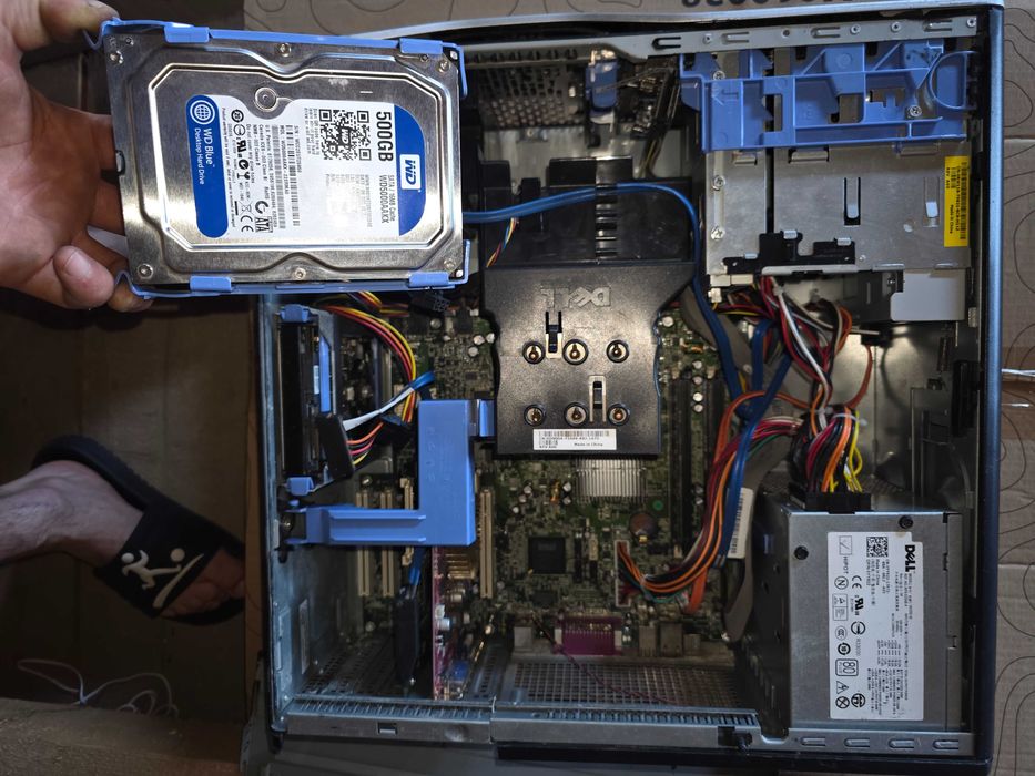 Dell Precision T3400, completă și funcțională