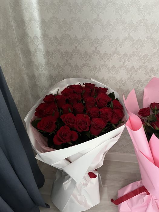 Розы букет красные белые