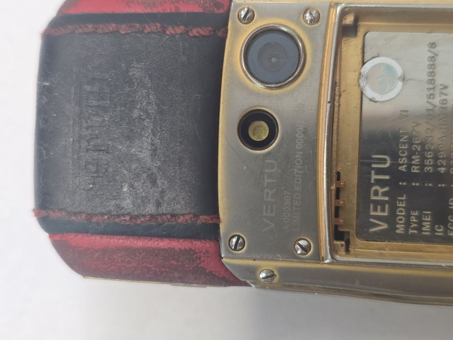 Vertu Ascenti Ti Ferrari limited edition 2009