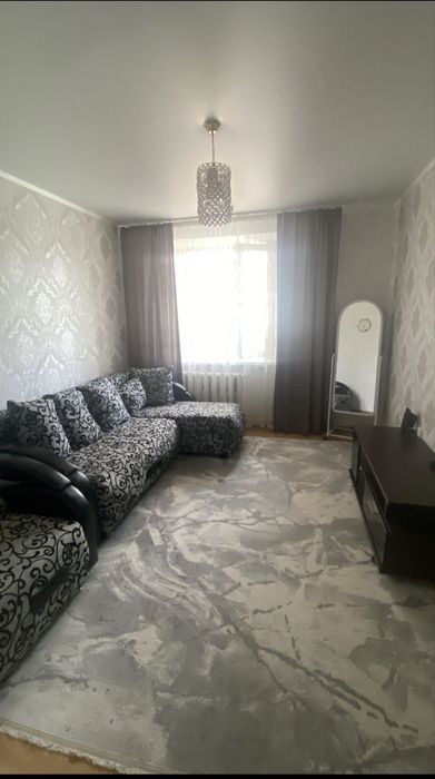 Диван с креслом.