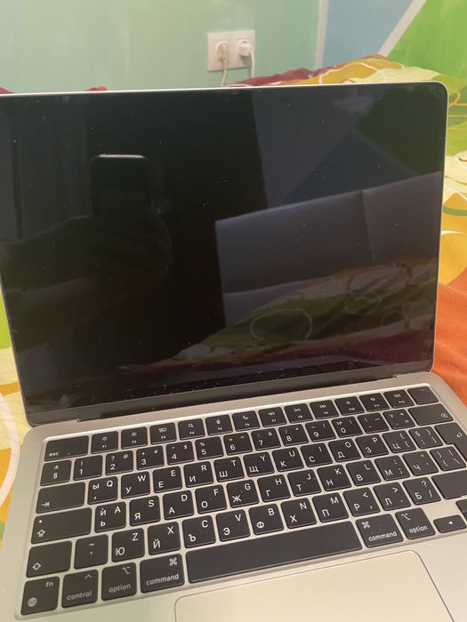 Продавам Apple MacBook Air M2 (2022) – 13.6” | 8GB RAM 256 GB | Отлично състояние
