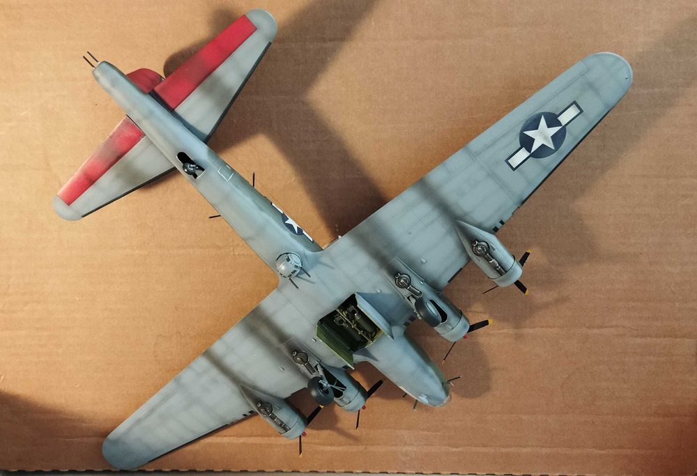 модель самолёта B-17F Flying Fortress 1/72 Academy