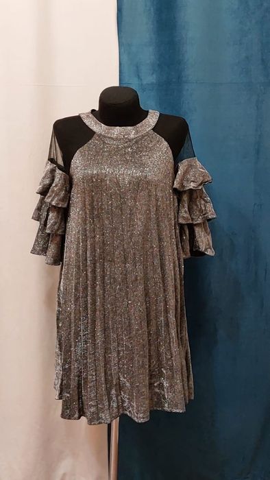 Продаю женские платья