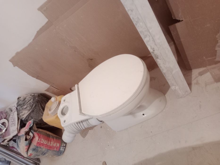 Продаеться бу унитаз по адресу А 52 дом8