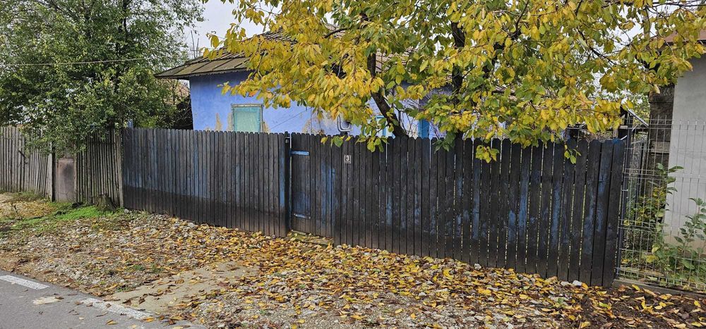 Vând casă bătrânească renovabila în Giurgiu,com Stanesti,sat Stanesti, curte 582 mp.