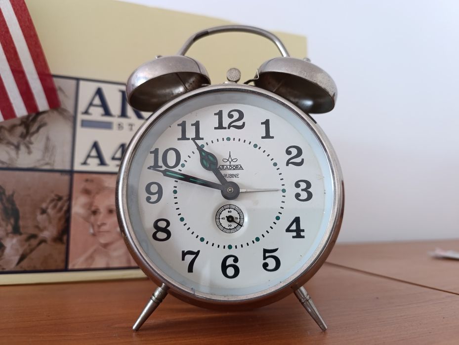 Ceas de masă ARADORA