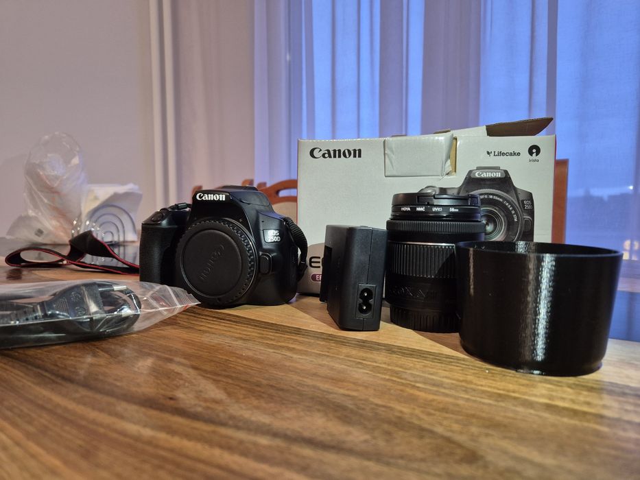 DSLR Canon eos 250D + обектив 18-55 китов пълен комплект