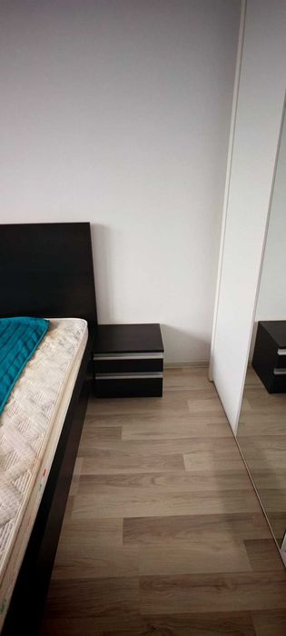 De vanzare pat 180/200 cu saltea si noptiere wenge