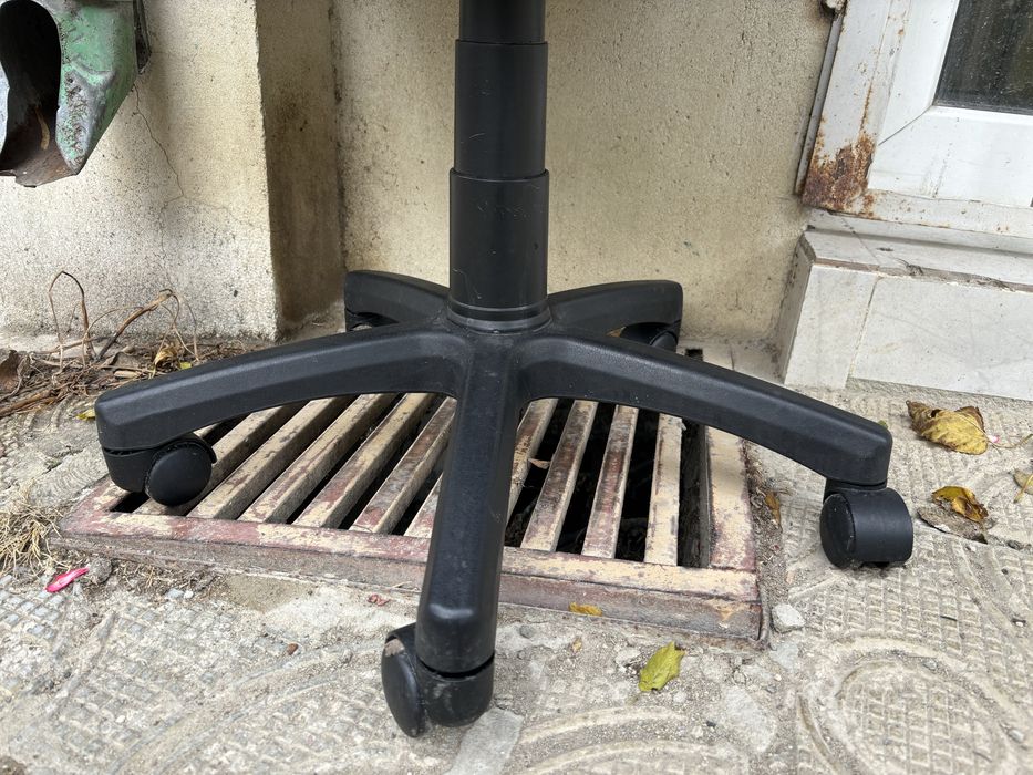 Стол на колелца