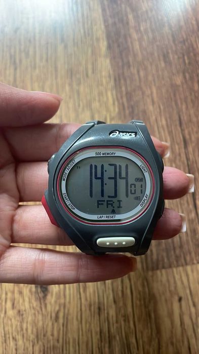 Часовник Asics чисто нов