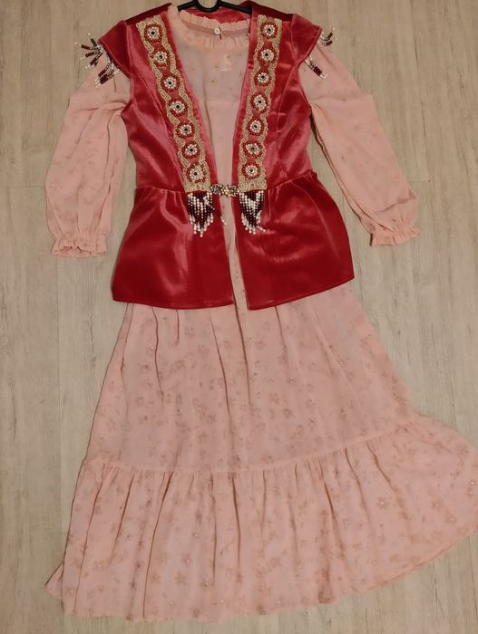 Казакша койлек сатылады жилеткасыменен.