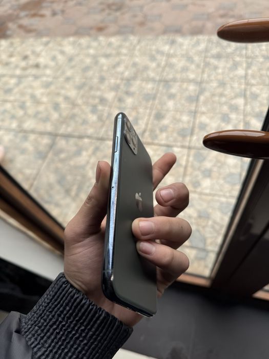 Iphone 11 pro max sotiladi yoki obmen