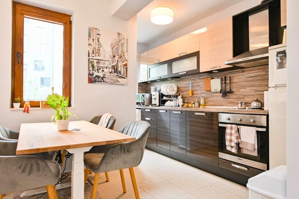 Дава се под наем Четиристаен апартамент в София, Изток - 126 кв.м за 999 € - Снимка #3