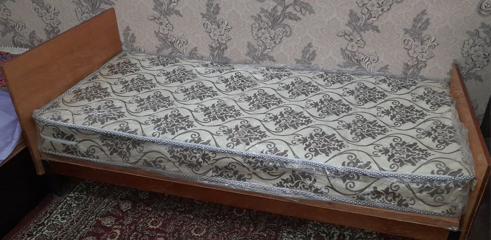 Продаются 2 односпальные кровати с новыми матрасами (в пленке)