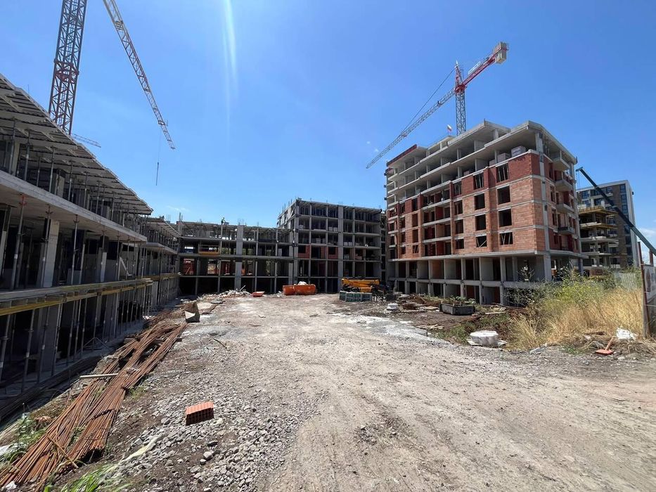 Продава се Двустаен апартамент в Бургас, Изгрев - 63 кв.м за 875 €/кв.м - Снимка #1