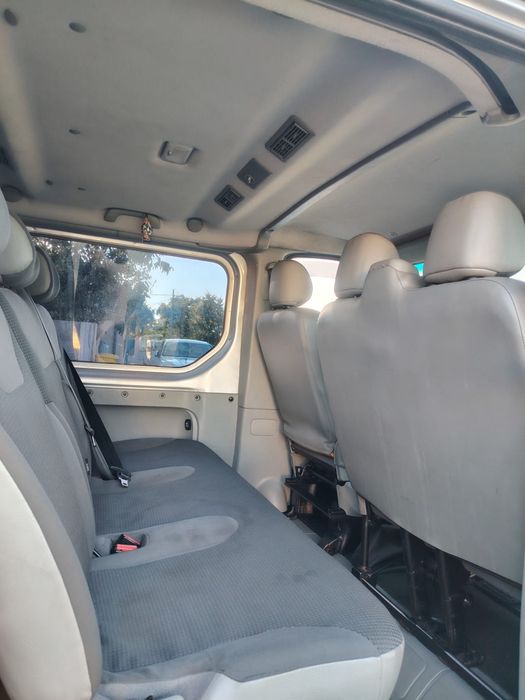 Vând opel vivaro