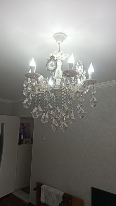 Продам красивую люстру