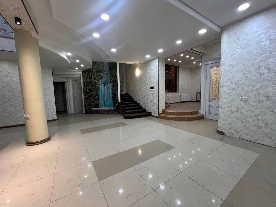 Uchtepa tumani izza mahallasida joylashgan hashamatli uyimiz sotuvda