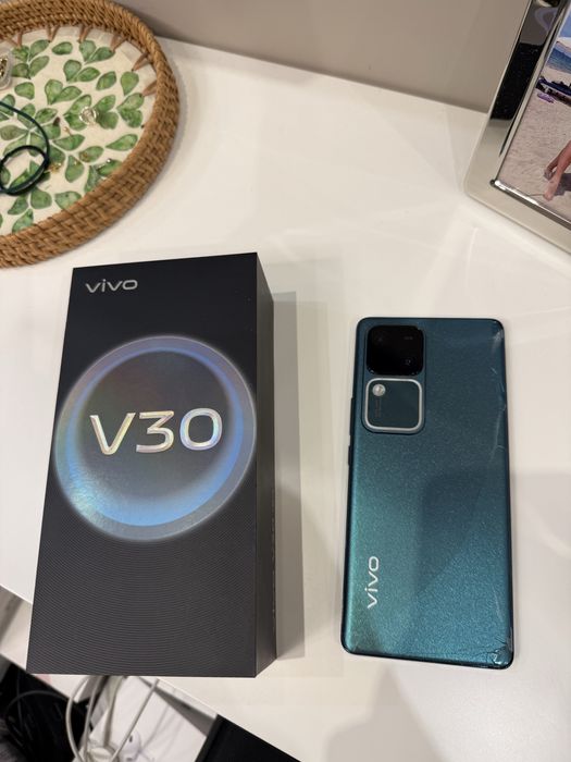 Продам б/у VIVO V30