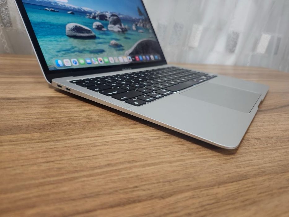 MacBook m1 2020год