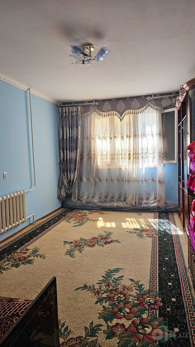 Срочно 4 хонали квартира сотилади сергели 8, хокимият