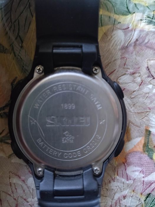 Электронные часы SKmei