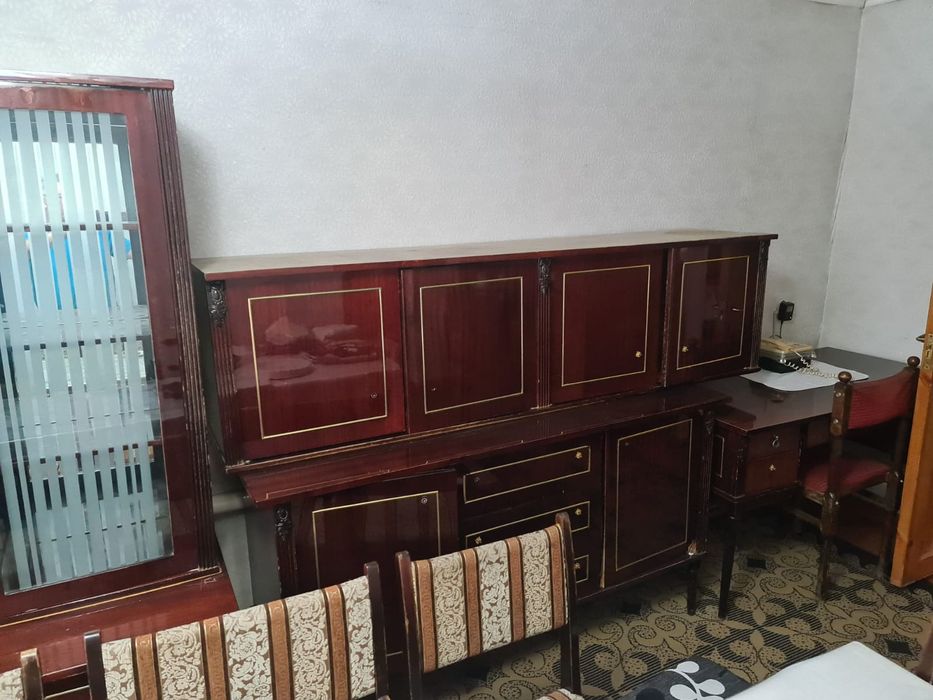 Продам мебель старую.