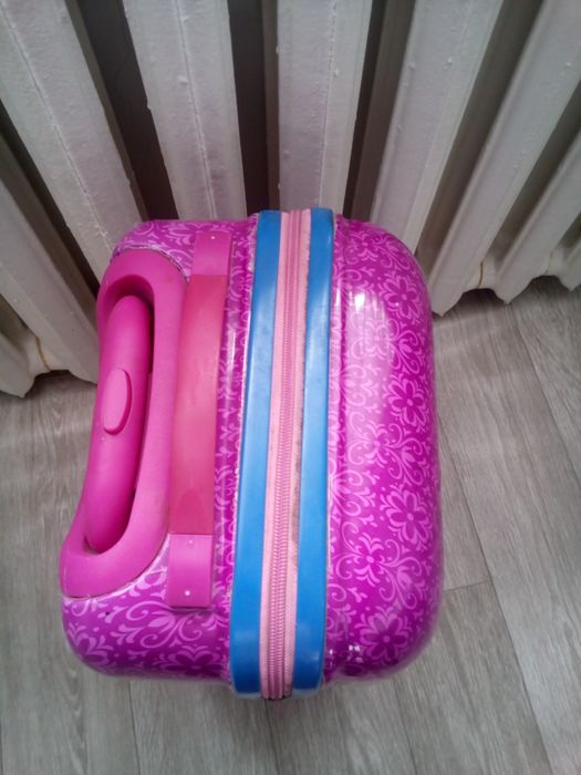 Чемодан детский б/у в хорошем состоянии Есть торг