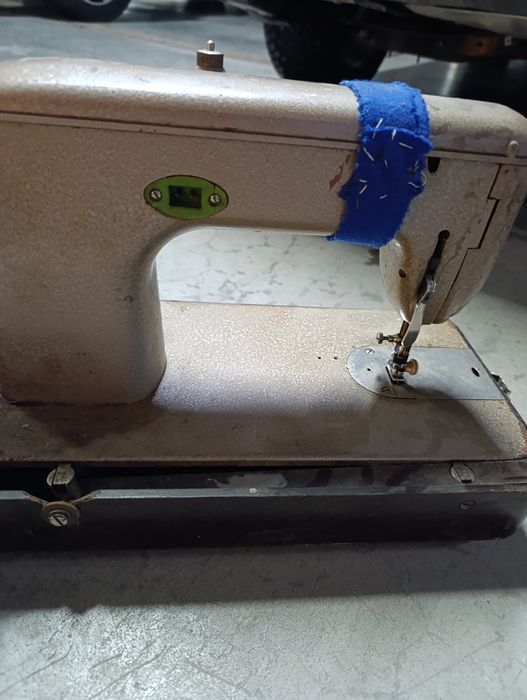 Продам швейную машинку