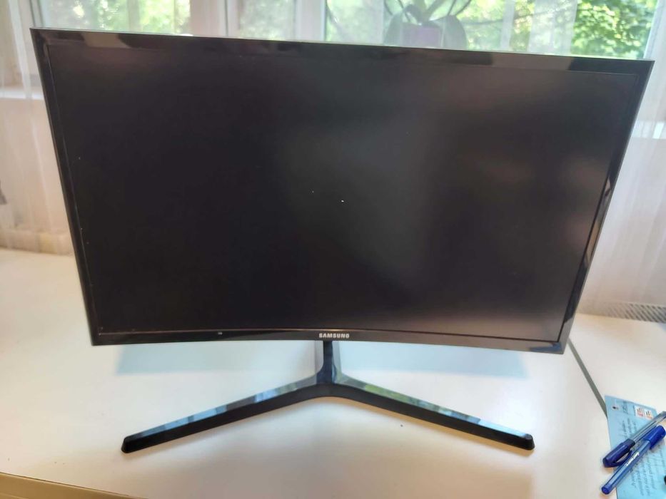 Monitor curbat  LED Samsung Odyssey 23.5 - Gaming, 144 Hz, Full HD, Freesync + suport brat de metal
