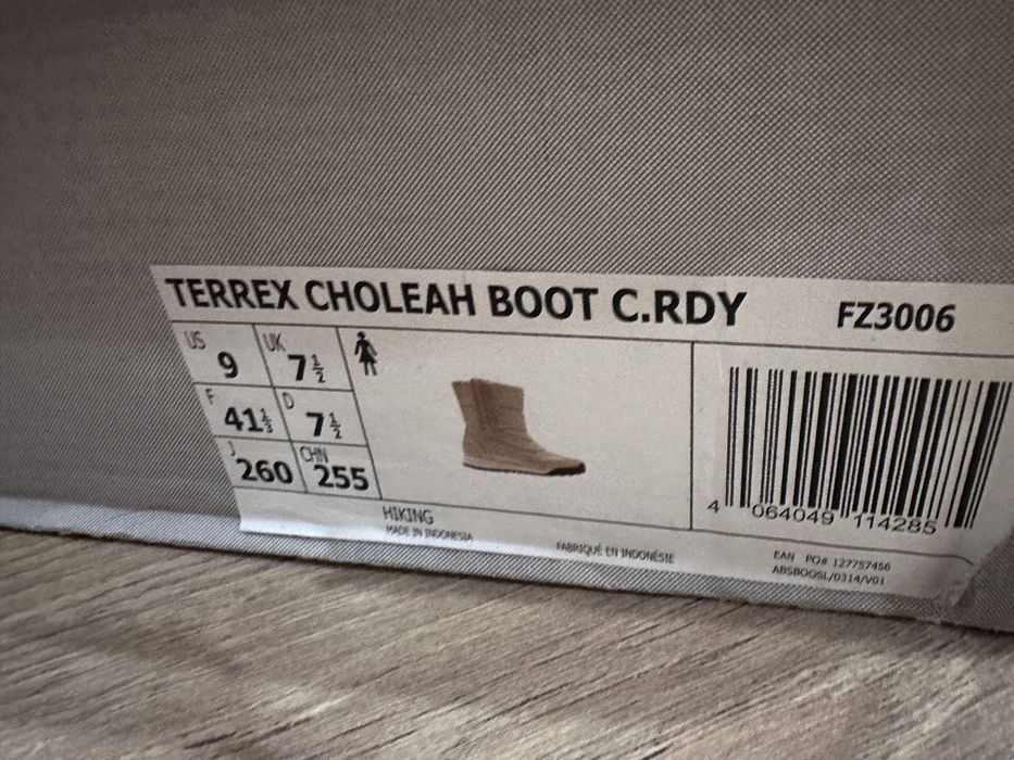 Продам зимние сапоги-дутики Adidas Terrex