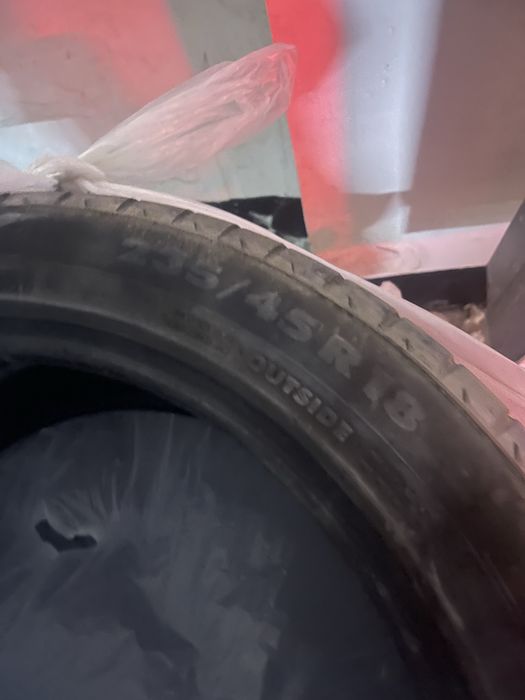 Продам резину 235/45/18