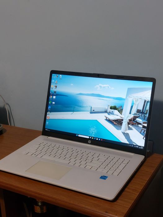 Laptop HP 17.3 I3 Gen11 1115g4 3,0Ghz/4,1Ghz, 8GB, 256GB, Grafica Iris Xe, Windows 11 Office 2024