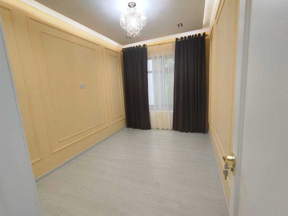 Большой , красивый -белоснежный дом!