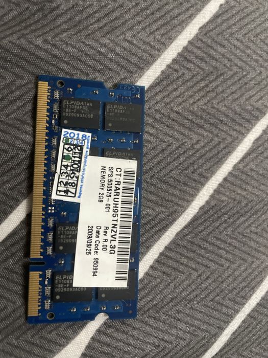 Vand piese de laptop: 2 placii de baza, Ram 8/2GB hard disk 320GB+baterie gratuita