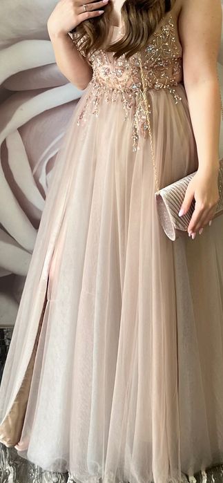 Дълга официална рокля – абитуриентска, нежна и стилна