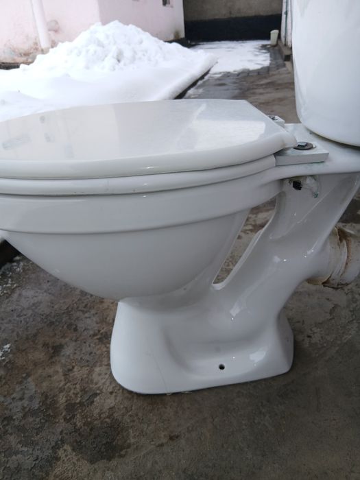 Продам кераиивескмй унитаз б/у
