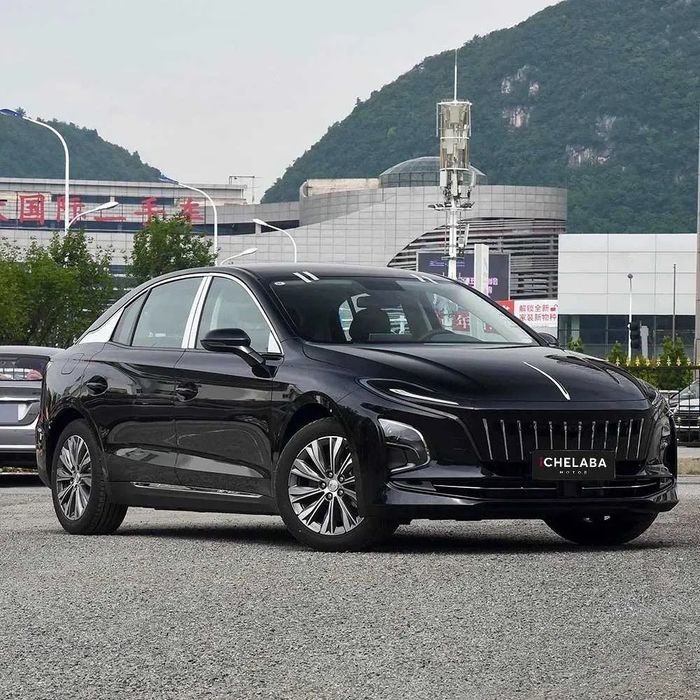 Hongqi E-QM5 аренда