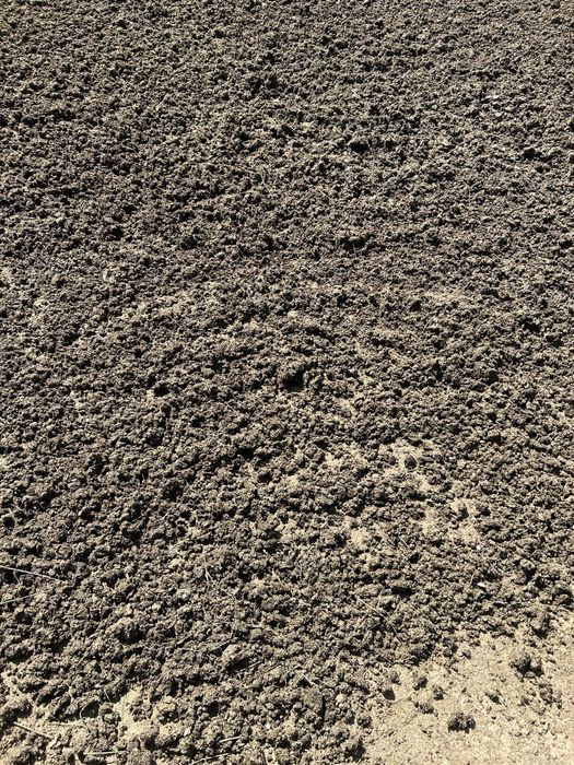 Сухой навоз для удобрение отличный