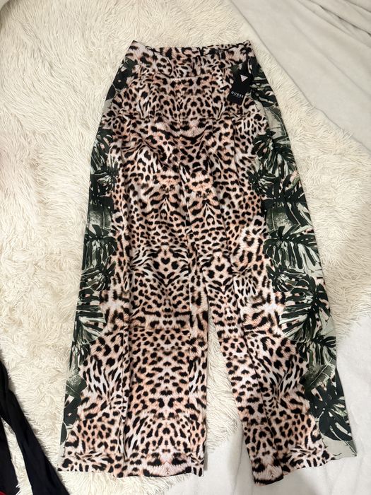 Guess нов панталон сатен
