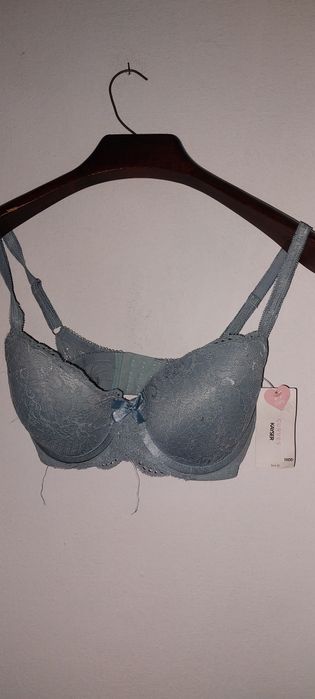 Sutiene diverse mărimi noi