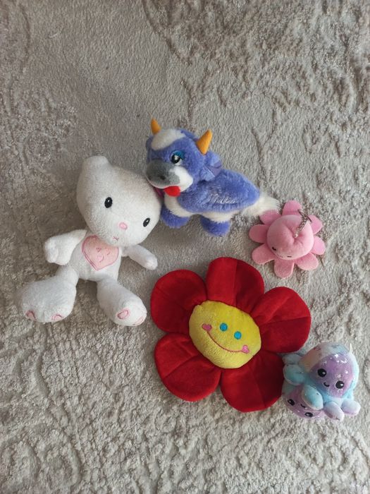 Лот от различни плюшени играчки