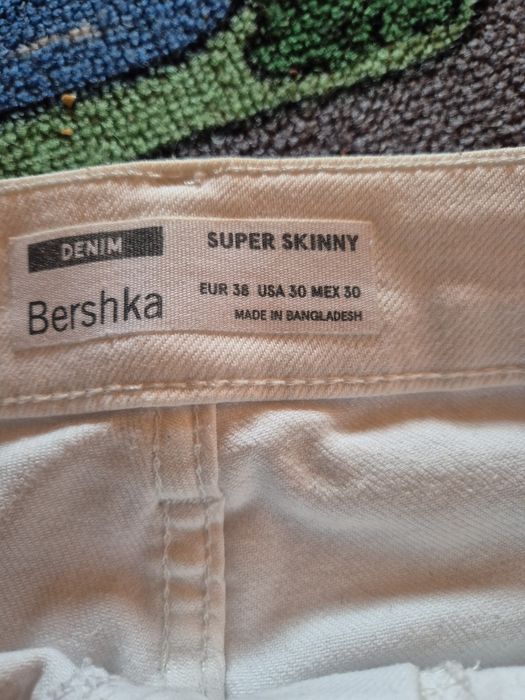 Blugi Bershka 38