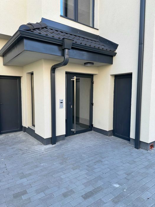 Дава се под наем Тристаен апартамент в Търговище, Център - 82 кв.м за 433.5 € - Снимка #1