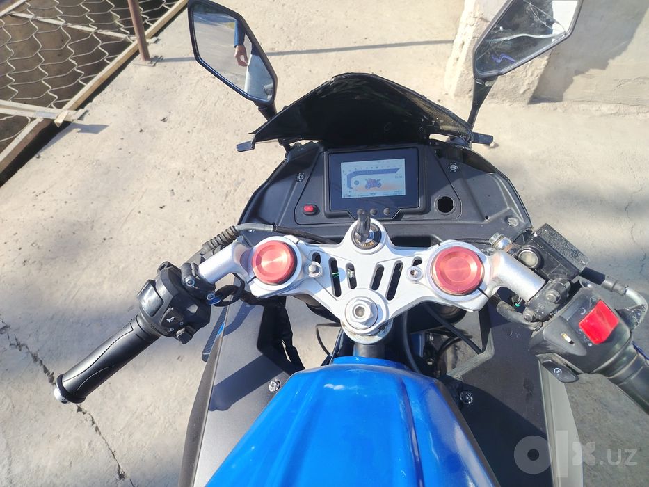 Moto 400 kub sotiladi