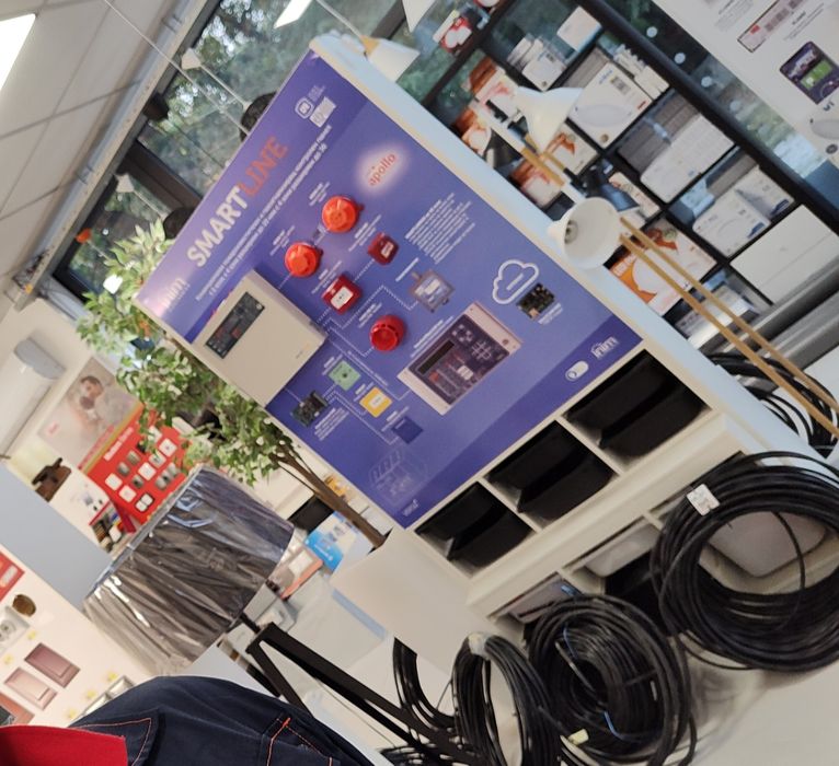 Стелажи за магазин