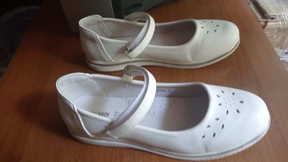 Продам детскую обувь